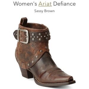 Ariat defiance studded cowgirl ankle boots sz 7.5